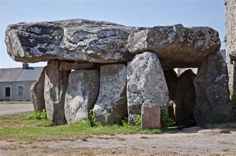 File:Crucuno dolmen.jpg - Wikimedia Commons