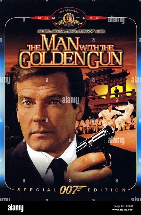 ROGER MOORE POSTER JAMES BOND: THE MAN WITH THE GOLDEN GUN (1974 Stock Photo: 129463876 - Alamy