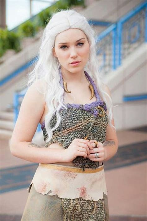 A gorgeous Khaleesi cosplay Khaleesi, Daenerys Targaryen, Cosplay Costumes, Halloween Costumes ...