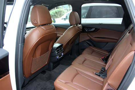 2017-audi-q7-back-interior-1500x1000 - MilesPerHr