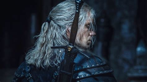 LOOK: Henry Cavill Dons New Armor for 'The Witcher' Season 2 - ClickTheCity