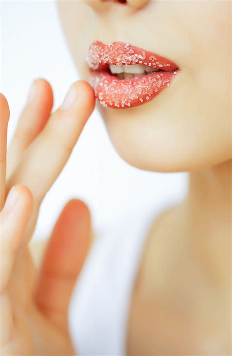 How to Exfoliate Lips in 7 Luscious Ways – Truly Beauty