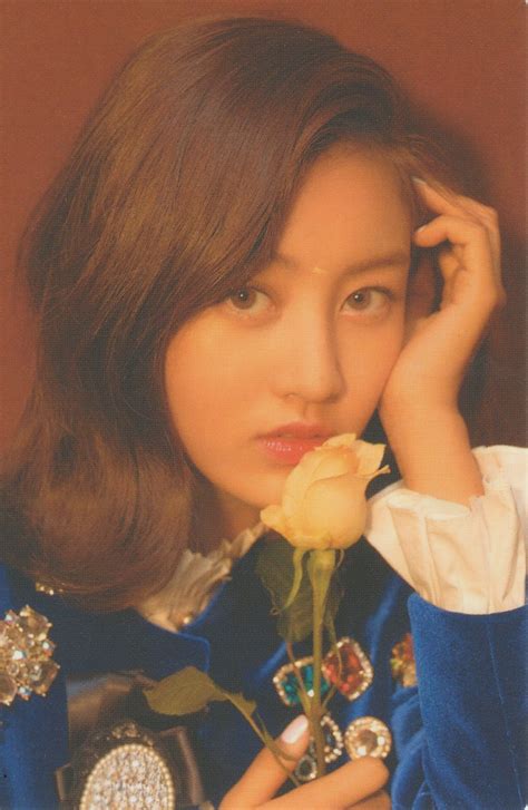 Twice-Jihyo "The Roses" 2019 Season's Greetings photo book scan Nayeon ...