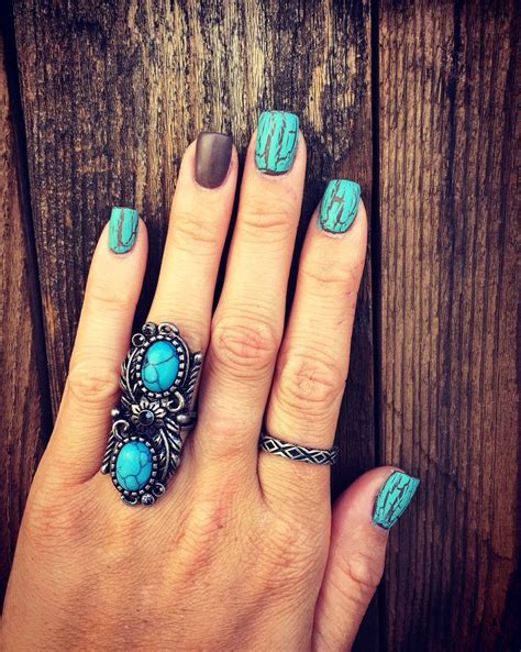 Matte brown and turquoise crackle nails I did. Kinda miss my usual matte black, but loving these ...