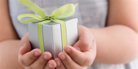 10 Tips to Make Your Kids Good Gift Givers | Beth Kobliner