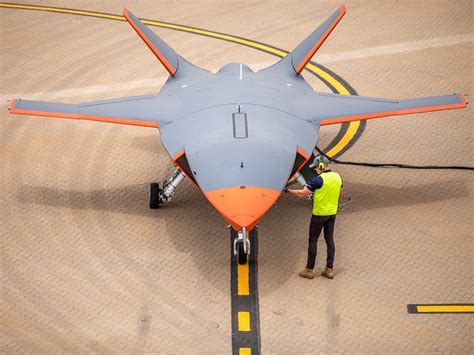 Boeing's Loyal Wingman drone completes first teѕt fɩіɡһt (Video)