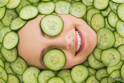 How To Make Your Own Cucumber Face Mask: The 7 Best Recipes