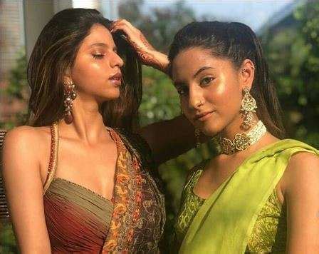 Suhana Khan looks like goddess of elegance in saree. Check out pictures – India TV