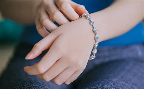 Aggregate more than 74 mens diamond bracelets wholesale latest - in.duhocakina