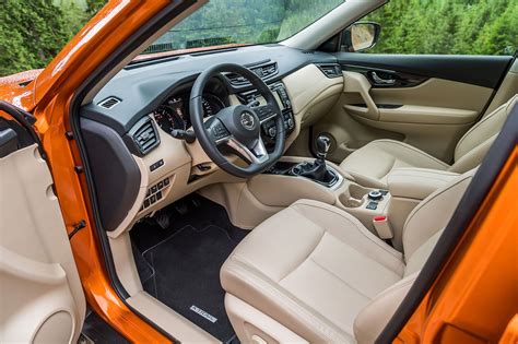 Nissan X-Trail interior: a tough cabin with clever tech features ...