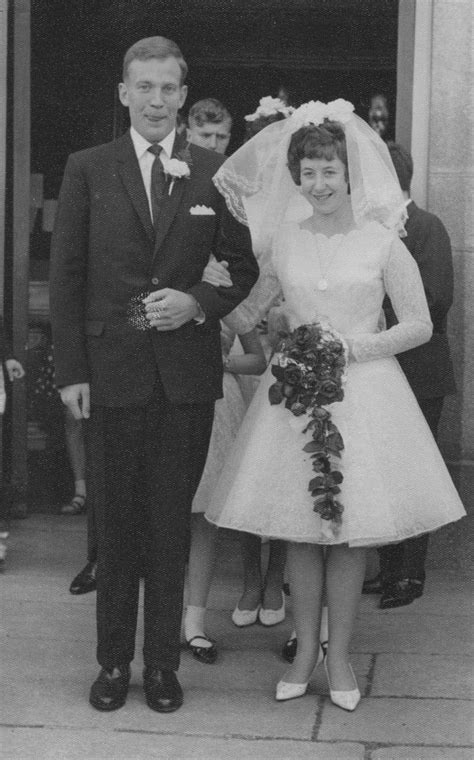 60 Adorable Real Vintage Wedding Photos From The '60s 1960 Wedding Dress, 1960s Wedding, Vintage ...