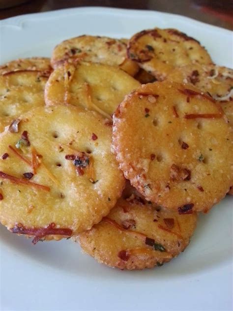 Cooking Pinterest: Spicy Ranch Ritz Crackers Recipe