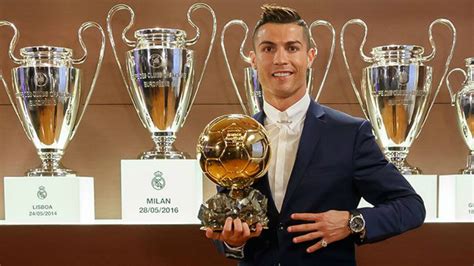 Cristiano Ronaldo recibe su quinto Balón de Oro e iguala a Lionel Messi | Ronaldo, Ronaldo ...