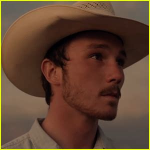 ‘The Rider’ Trailer Introduces Newcomer Actor Brady Jandreau | Brady Jandreau, Movies, Trailer ...