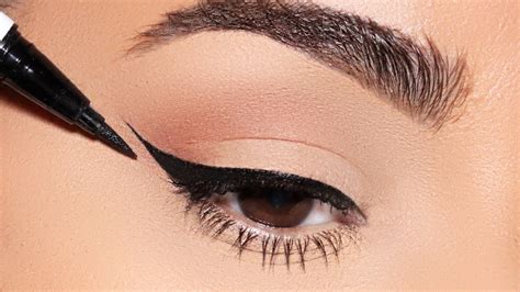 How to: PERFECT WINGED EYELINER every single time!! (Simple Beginner ...