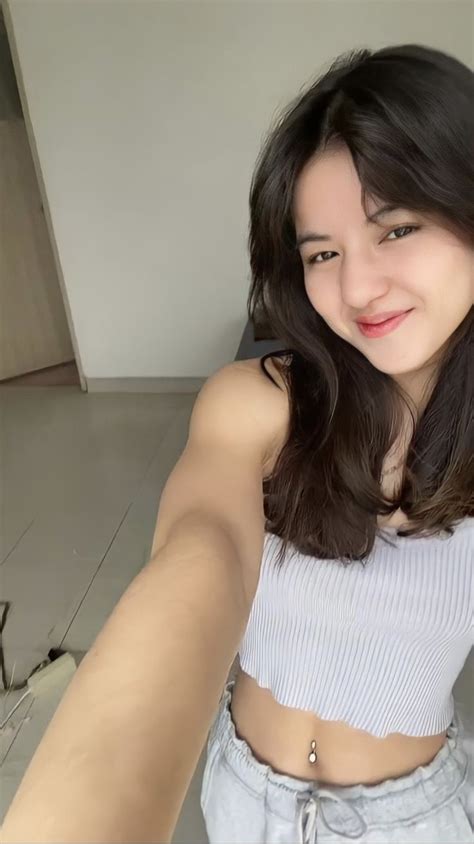 Vonzy / Vonnyfelicia / onic vonzy | Gadis-gadis cantik, Fotografi tubuh, Permodelan