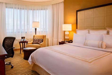 Hotel Near BWI with an Indoor Pool | BWI Airport Marriott