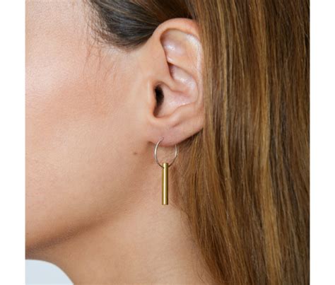 Aggregate 164+ small gold drop earrings super hot - seven.edu.vn