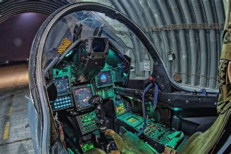 Inside the cockpit of a Mirage 2000 mk2. [1000×667] : r/aviation