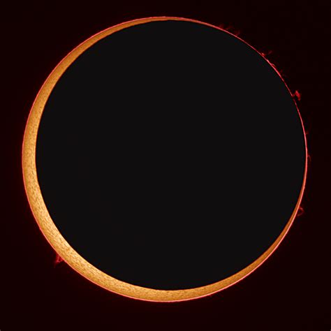 APOD: 2005 October 5 - An Annular Solar Eclipse at High Resolution