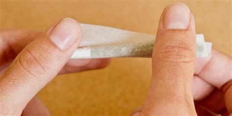 How to Roll a Joint: The Art of Rolling Inside Out – Key to Cannabis