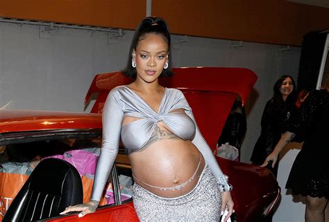 What's the dark line on Rihanna's pregnant belly? The linea nigra explained