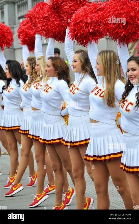 Usc cheerleaders hi-res stock photography and images - Alamy