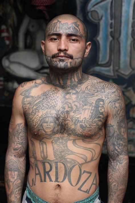 Portraits of gang members in a El Salvadoran prison too dangerous for ...