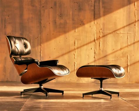 Charles et Ray Eames - Fauteuil Lounge et repose-pieds Ottoman