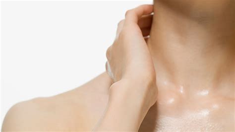 Do We Need A Neck Cream? The Experts Weigh In | Glamour UK