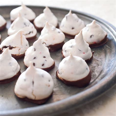 Christmas Meringue Kisses