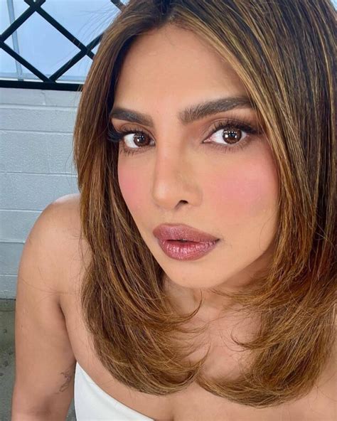 Priyanka Chopra Shares 'No Filter' Ultra-Glamorous Selfie Pictures ...