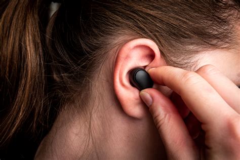 The 10 Best Earbuds for Small Ears in 2024 - Sportsglory