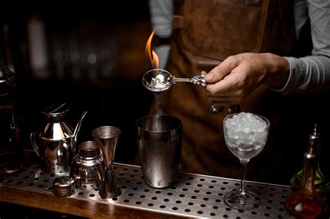 Top 6 Bartender Skills For a Bartendar By The Bartending Experts in UK