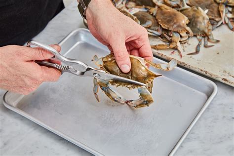 How to Clean a Soft Shell Crab | Saveur