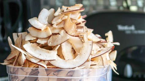 How To Make Coconut Flakes || Coconut Shavings - YouTube