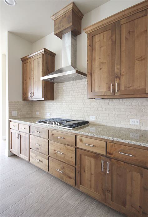 30+ Modern Light Brown Kitchen Cabinets – DECOOMO