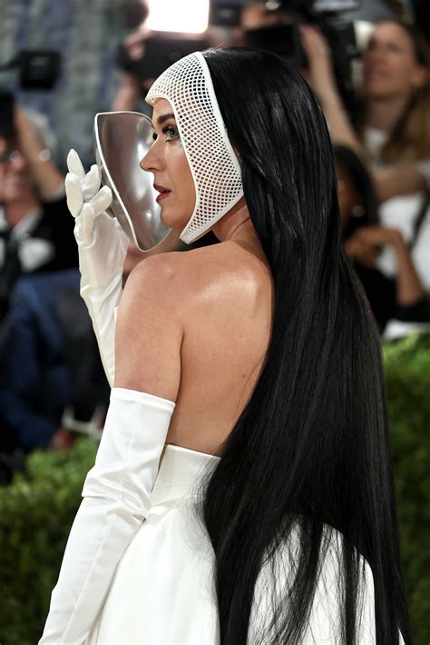 Katy Perry Gives Astronaut Vibes at Met Gala 2026, Pulls Off Silver
