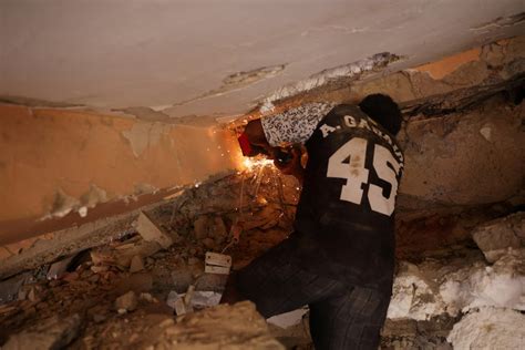 venezuelan earthquakes rescuers save infant   boys alive