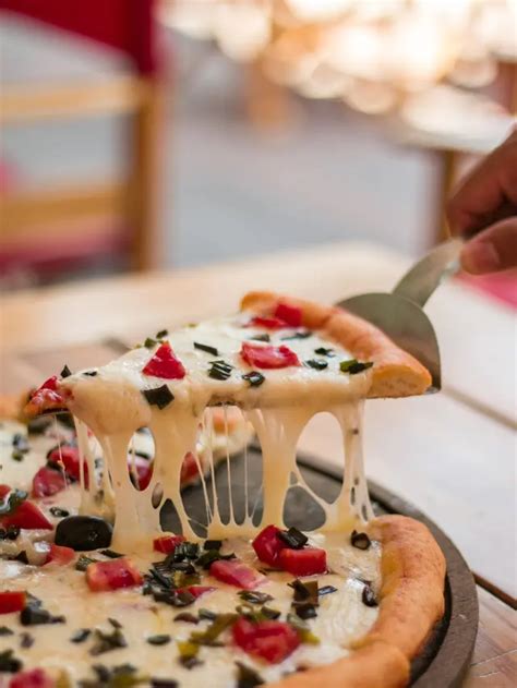 memanaskan pizza   keras  dingin kembali lezat