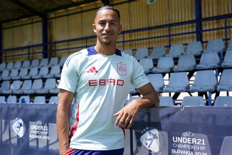 Jessica naked pictures from the outside, the building is in