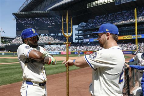 Lakindayxo twitter i approached and behind the door stood a