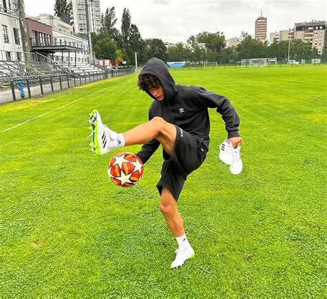 Iskra lawrence aznude in the images, she had some coke