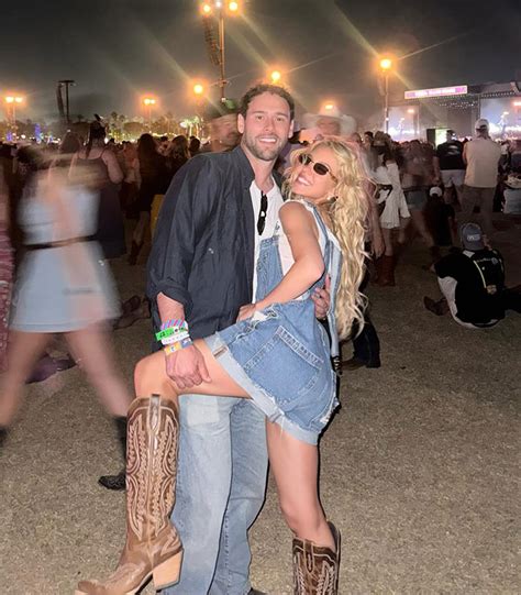 Sydney Sweeney's Latest Photos Have Netizens Zooming In On Mysterious