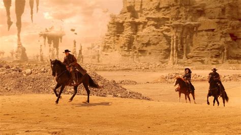 star trek strange  worlds director talks blowing   earth