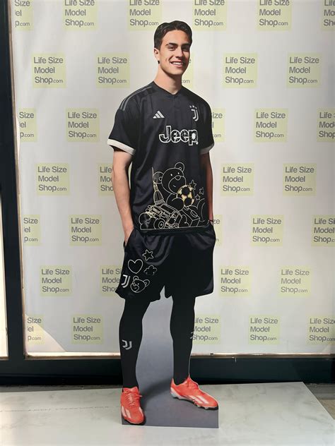 🏆 Kenan Yıldız Tam Boy Maket Standee – Futbol Tutkunları İçin Özel