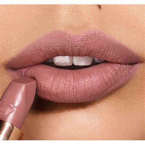 Charlotte Tilbury Revolution Lápiz labial mate | Very Victoria - nude