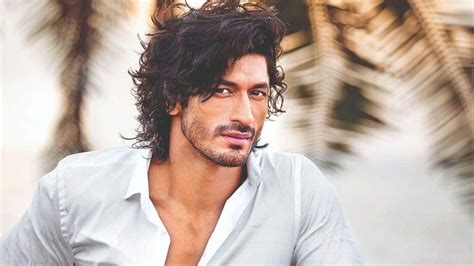 Internet Stunned as Vidyut Jammwal goes nude to climb a tree in viral