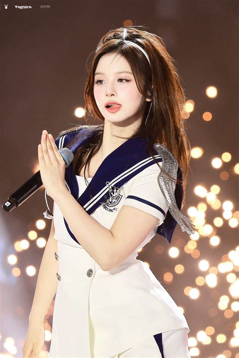 by son goku on Sullyoon | Asian model, Asian beauty, Korean fashion