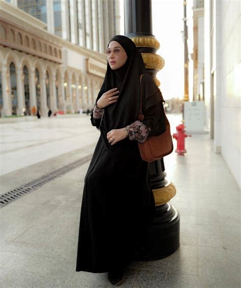 7 Model Baju Umrah Ibu Hamil ala Artis, Nyaman dan Bisa Jadi Inspirasi